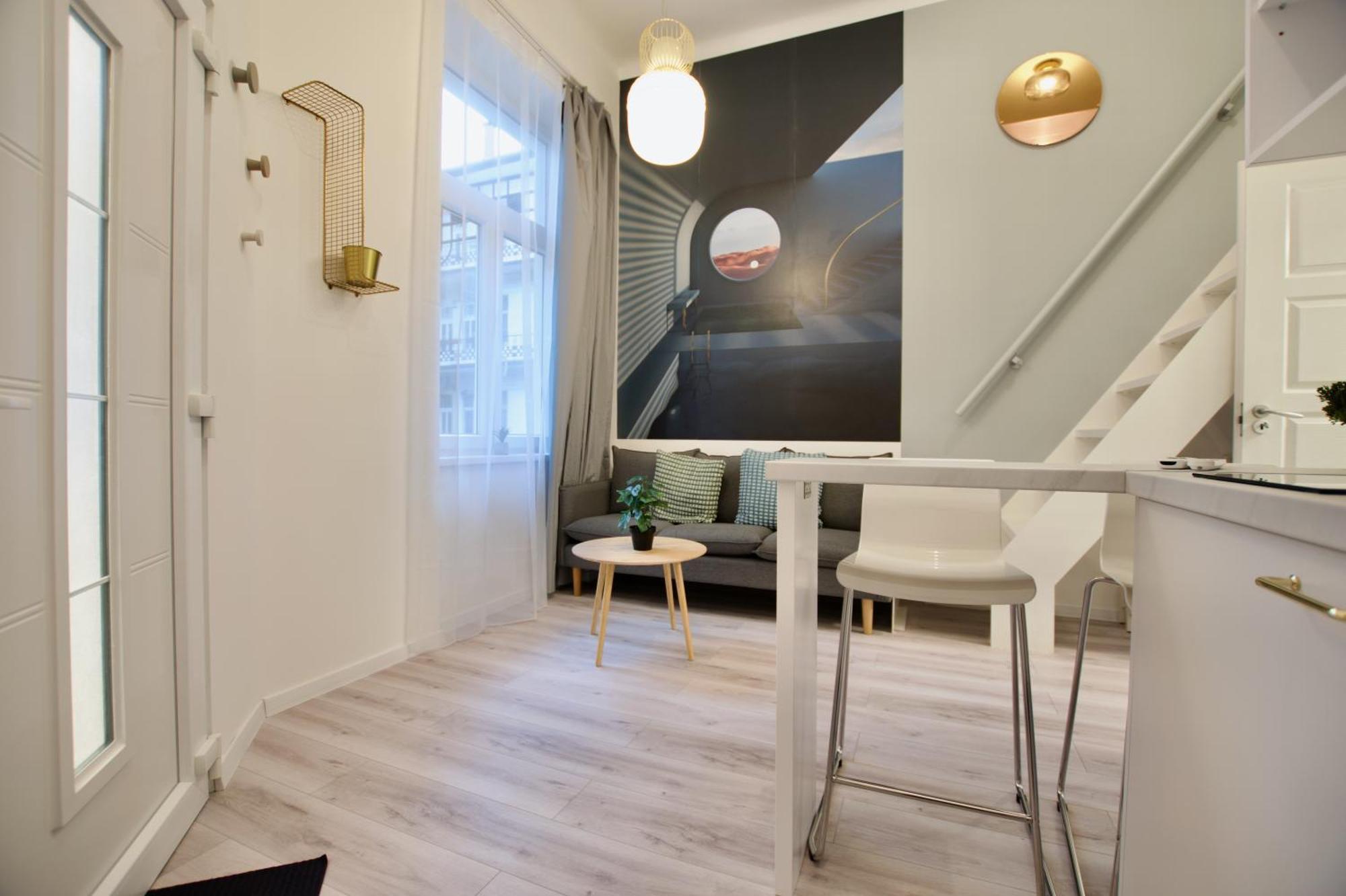 Standard By Hi5- Kiraly 82 * Budapest